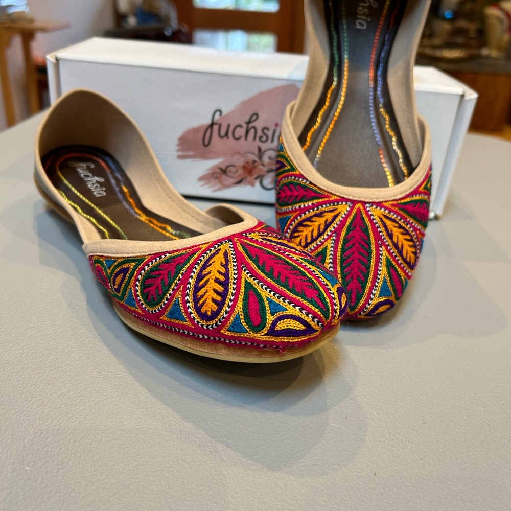 NIB never worn in perfect condition. Handcrafted flats.